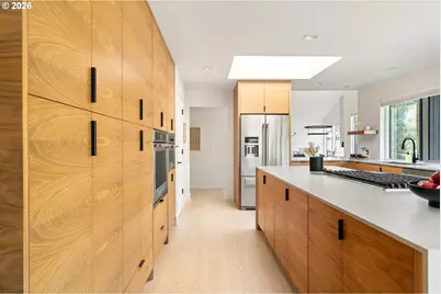 10002 SW Balmer Cir, Portland, OR 97219 - Photo 18