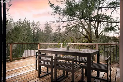 10002 SW Balmer Cir, Portland, OR 97219 - Photo 24