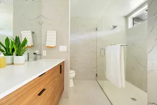 10002 SW Balmer Cir, Portland, OR 97219 - Photo 32