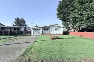 370 N Wall St, Coos Bay, OR 97420 - Photo 1