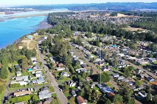 370 N Wall St, Coos Bay, OR 97420 - Photo 6