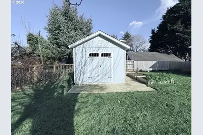 370 N Wall St, Coos Bay, OR 97420 - Photo 32