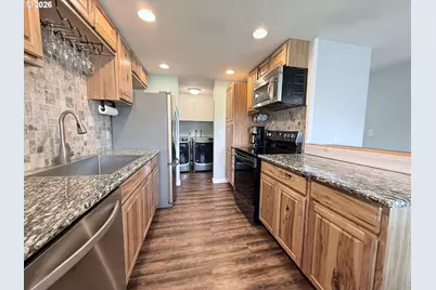 370 N Wall St, Coos Bay, OR 97420 - Photo 14