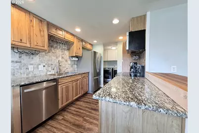 370 N Wall St, Coos Bay, OR 97420 - Photo 12