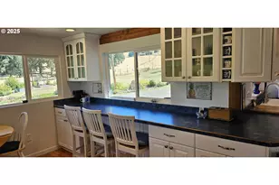 524 Azalea Dr, Elkton, OR 97436 - Photo 12