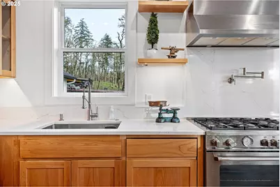 683 Oak St, Springfield, OR 97477 - Photo 14