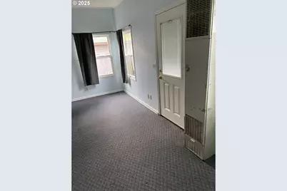 4320 SE Hawthorne Blvd, Portland, OR 97215 - Photo 4