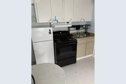 4320 SE Hawthorne Blvd, Portland, OR 97215 - Photo 2