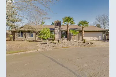 912 NW Oakwood Cir, McMinnville, OR 97128 - Photo 2