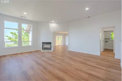 642 E Pioneer Loop, La Center, WA 98629 - Photo 8