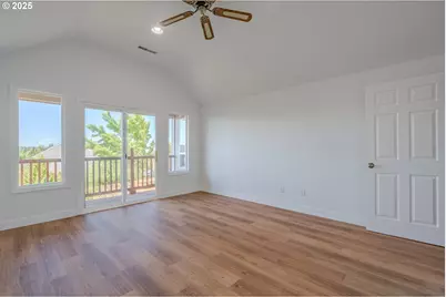 642 E Pioneer Loop, La Center, WA 98629 - Photo 24