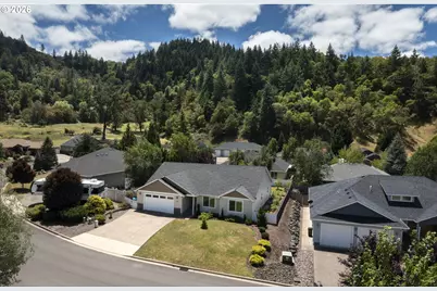 422 Oak Valley Loop, Winchester, OR 97495 - Photo 2