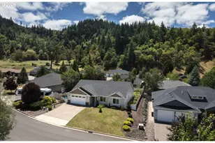 422 Oak Valley Loop, Winchester, OR 97495 - Photo 2