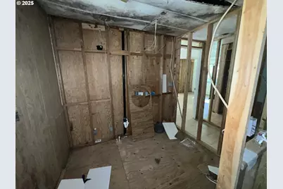 95007 North Way Ln, North Bend, OR 97459 - Photo 8