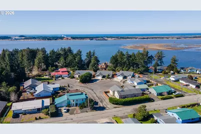 1400 Holloway, Coos Bay, OR 97420 - Photo 38