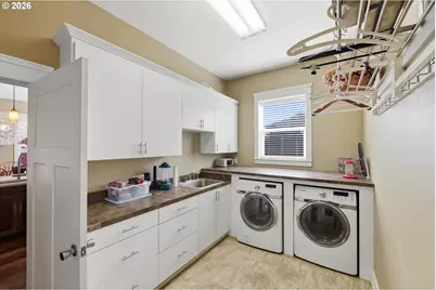 1400 Holloway, Coos Bay, OR 97420 - Photo 26