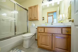 323 NE Fircrest Pl, McMinnville, OR 97128 - Photo 32