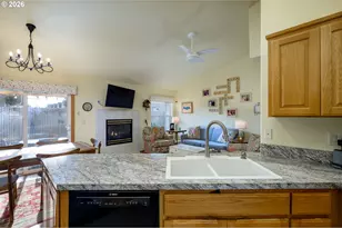 323 NE Fircrest Pl, McMinnville, OR 97128 - Photo 12
