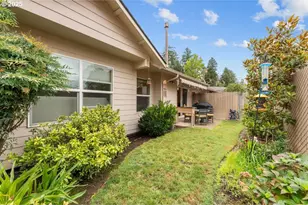 323 NE Fircrest Pl, McMinnville, OR 97128 - Photo 40