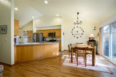 323 NE Fircrest Pl, McMinnville, OR 97128 - Photo 16