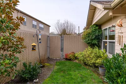 323 NE Fircrest Pl, McMinnville, OR 97128 - Photo 36