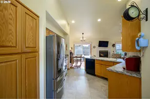 323 NE Fircrest Pl, McMinnville, OR 97128 - Photo 10