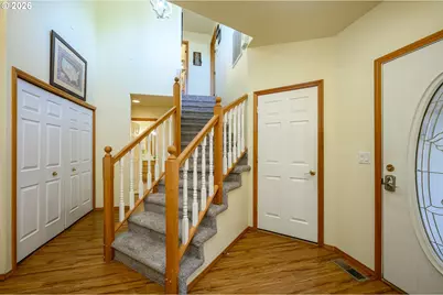 323 NE Fircrest Pl, McMinnville, OR 97128 - Photo 8