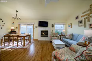 323 NE Fircrest Pl, McMinnville, OR 97128 - Photo 18