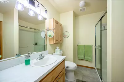 323 NE Fircrest Pl, McMinnville, OR 97128 - Photo 24