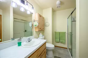 323 NE Fircrest Pl, McMinnville, OR 97128 - Photo 24