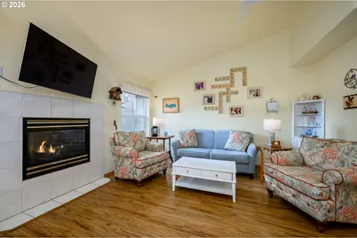 323 NE Fircrest Pl, McMinnville, OR 97128 - Photo 18