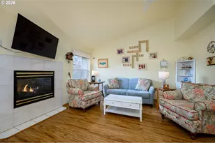 323 NE Fircrest Pl, McMinnville, OR 97128 - Photo 18