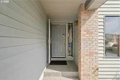2204 NE 158th Ave, Portland, OR 97230 - Photo 4