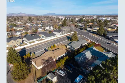 2412 SW Wickiup Ave, Redmond, OR 97756 - Photo 36