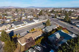 2412 SW Wickiup Ave, Redmond, OR 97756 - Photo 36