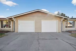 2412 SW Wickiup Ave, Redmond, OR 97756 - Photo 2