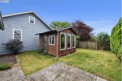 1477 7th St, Astoria, OR 97103 - Photo 32