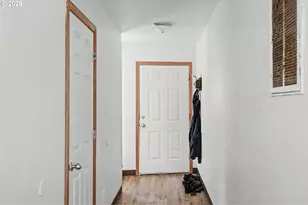905 Charter Pl, Salem, OR 97301 - Photo 8