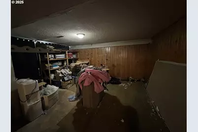 933 SE 174th Ave, Portland, OR 97233 - Photo 4