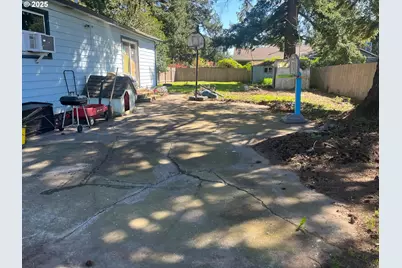 933 SE 174th Ave, Portland, OR 97233 - Photo 10