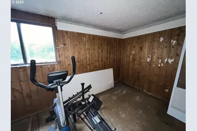 933 SE 174th Ave, Portland, OR 97233 - Photo 8