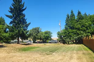 607 Court St, Moro, OR 97039 - Photo 1