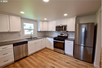 1123 SE 162nd Ave, Portland, OR 97233 - Photo 6