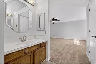 15640 SW Greenleaf Ct, Portland, OR 97224 - Photo 22