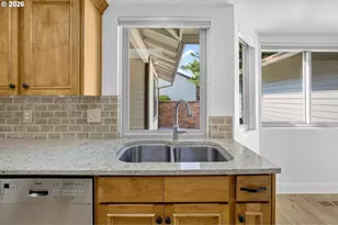 15640 SW Greenleaf Ct, Portland, OR 97224 - Photo 14