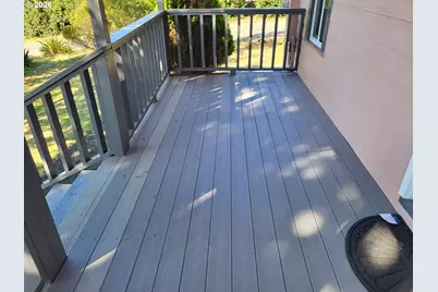 692 N Elliott St, Coquille, OR 97423 - Photo 2