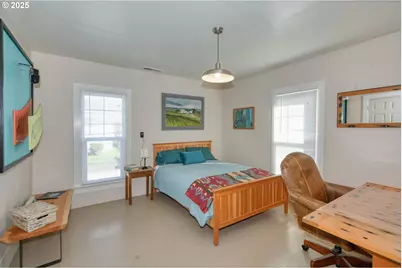 345 E First St, Yamhill, OR 97148 - Photo 28