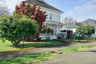 345 E 1st St, Yamhill, OR 97148 - Photo 12