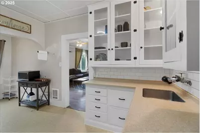 205 N 3rd St, Jefferson, OR 97352 - Photo 12