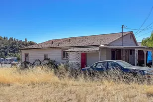2126 NE Commercial Ave, Roseburg, OR 97470 - Photo 4